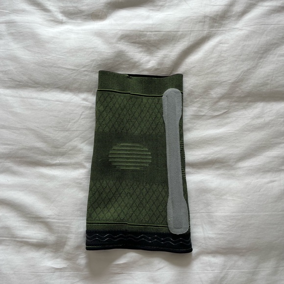 New- knee support - Picture 4 of 4